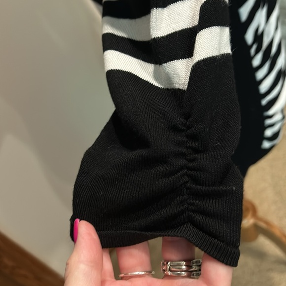 Sweater - Picture 5 of 8